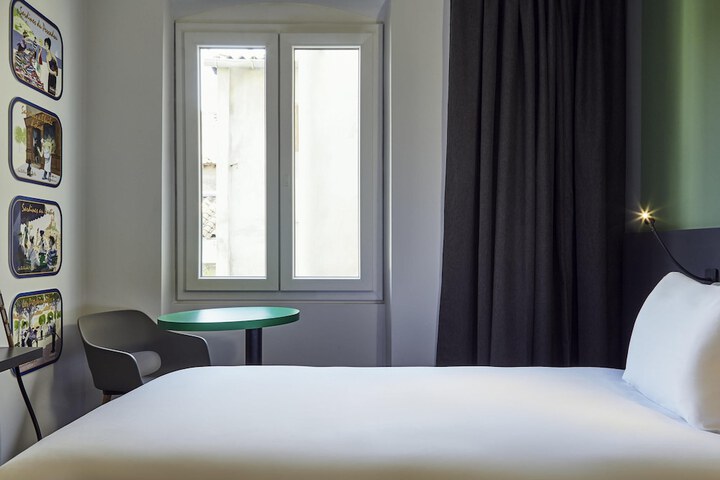 Room 13 of 30