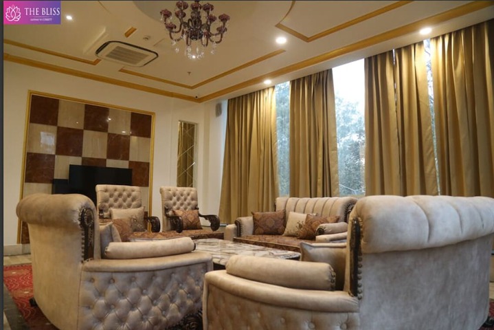 Room 4 of 7