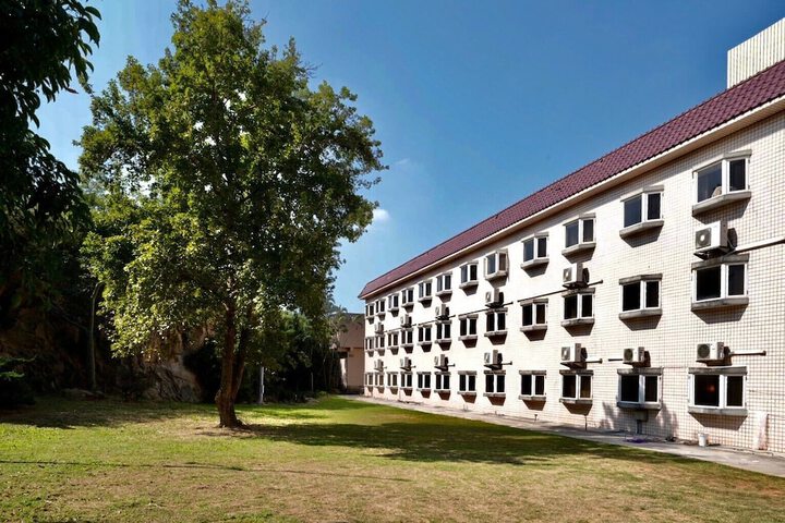 Room 7 of 80