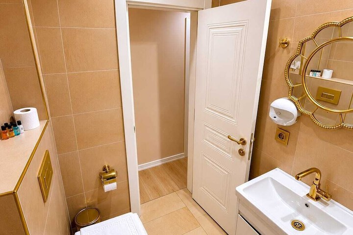 Room 5 of 23