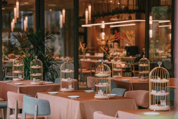 Dining 70 of 94