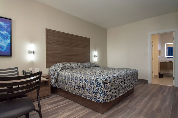 Room 5 of 40