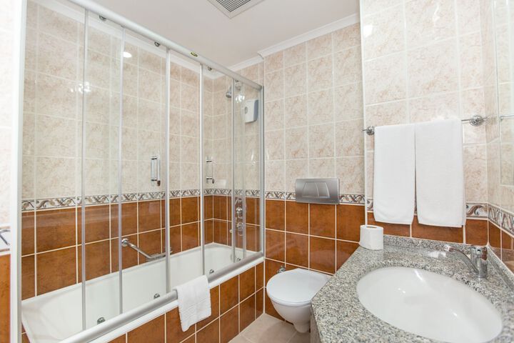 Room 9 of 39