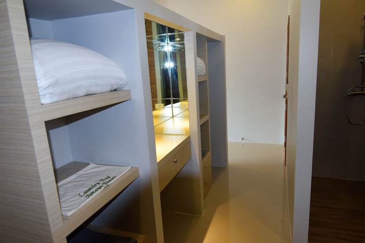 Room 50 of 112