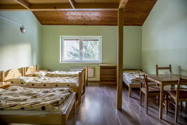 Room 5 of 10