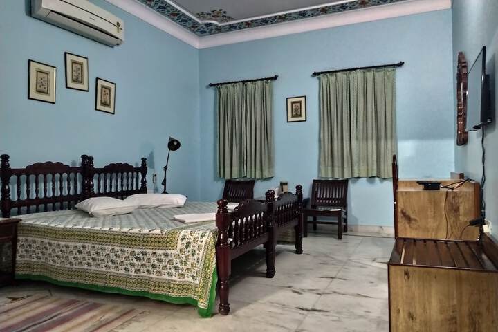 Room 12 of 76