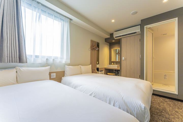 Room 13 of 42