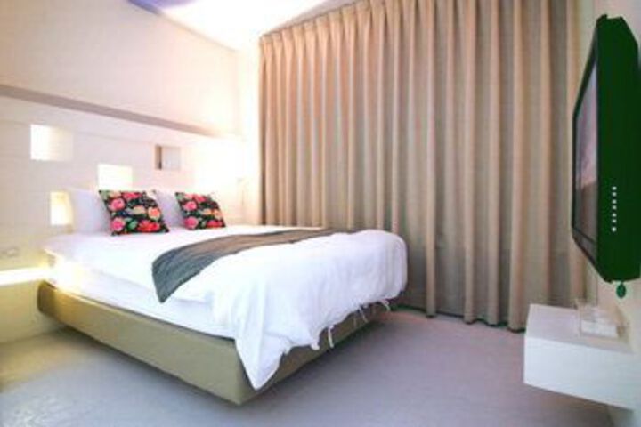 Room 35 of 52