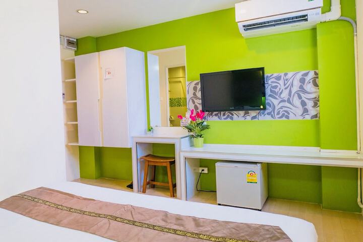 Room 28 of 67
