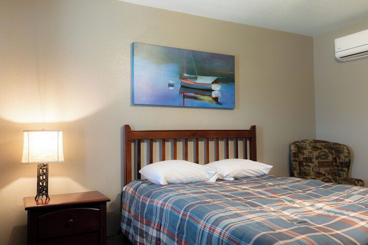 Room 384 of 917