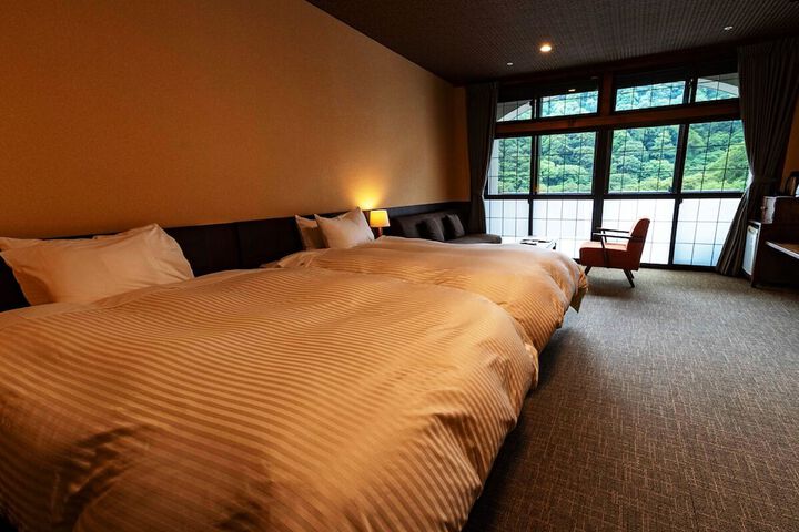 Room 2 of 44