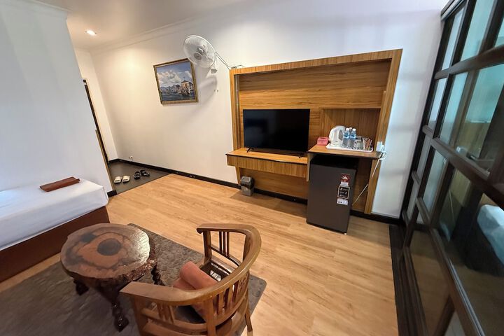 Room 13 of 30