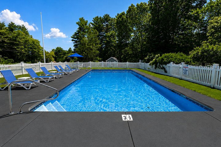 Hotel Pool
