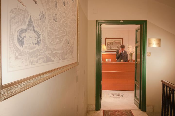 Check-in/check-out kiosk