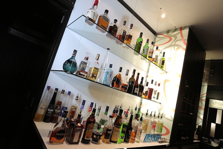 Lounge 52 of 57