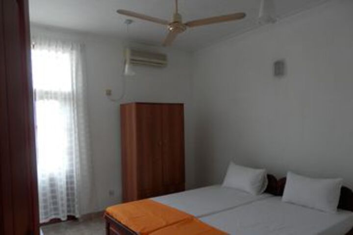 Room 9 of 20