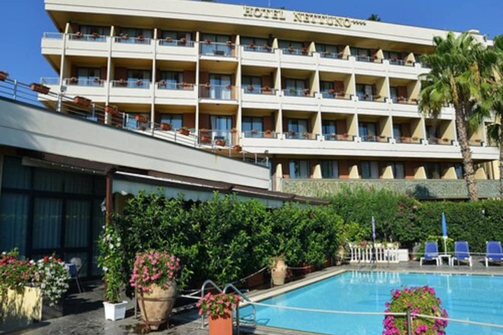 Pools & Facilities