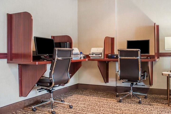 Business Center 66 of 68