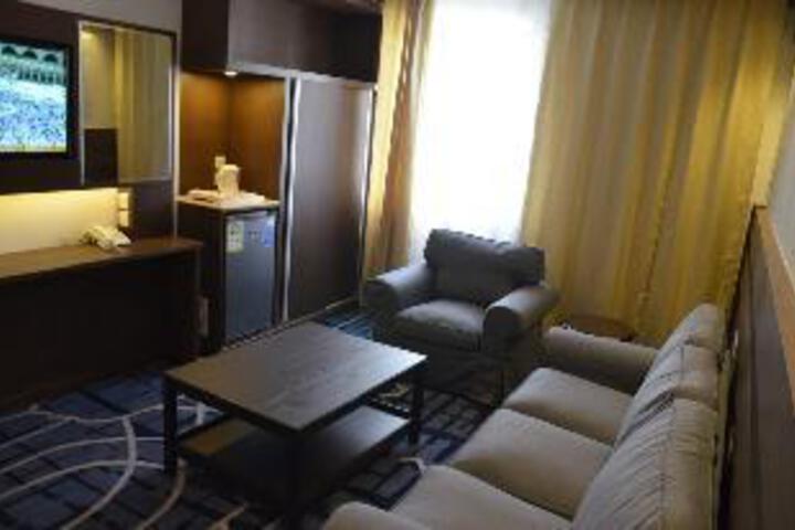 Room 8 of 33