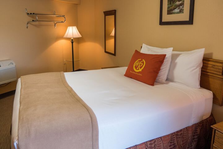 1 Queen Bed (22 of 22)