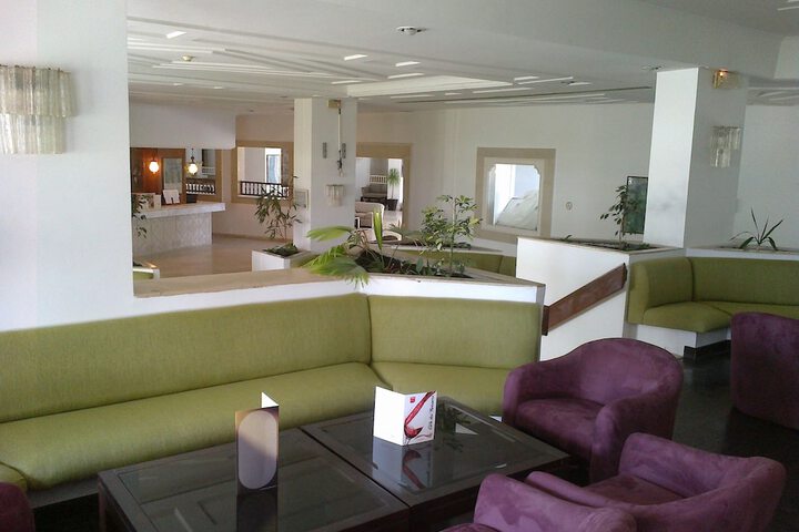 Lounge 19 of 30