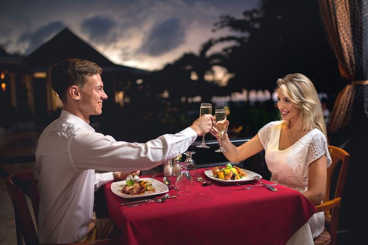 Dining 44 of 101