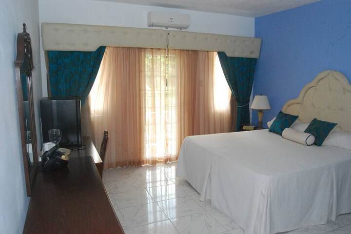 Room 10 of 26