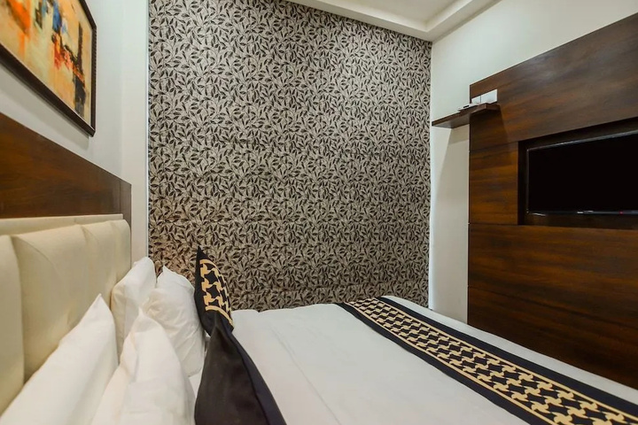 Room 3 of 15