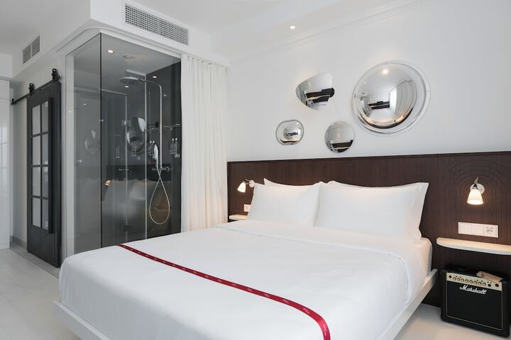 Room 21 of 62