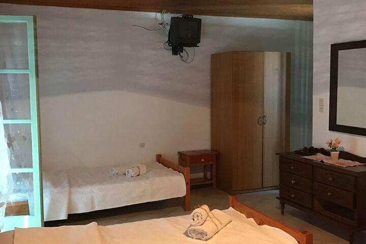 Room 9 of 42