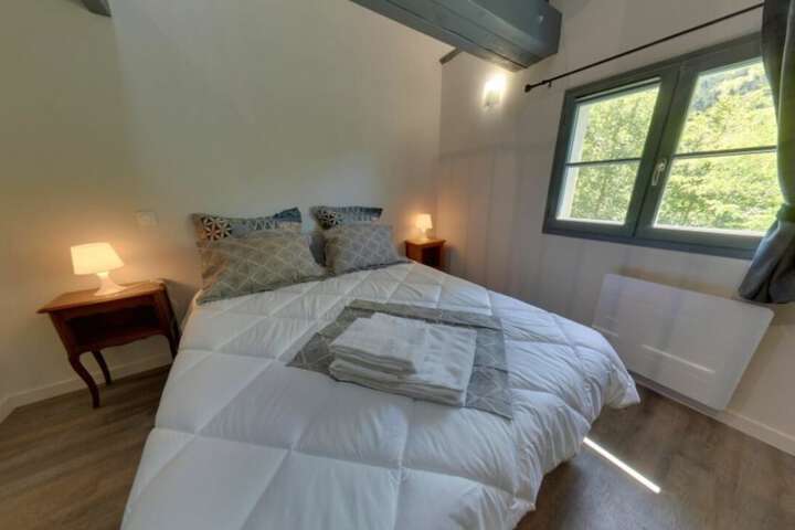 Room 6 of 13
