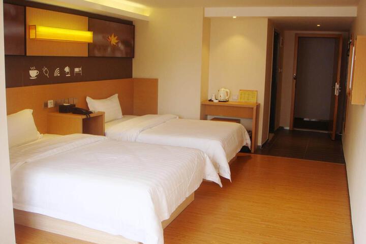 Room 15 of 34