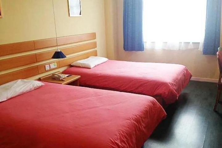 Room 4 of 12