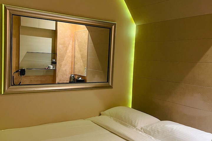 Room 18 of 36