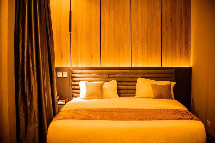 Room 2 of 30