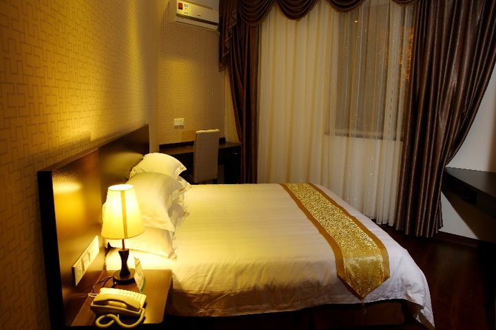 Room 2 of 8
