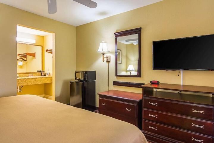 Room 3 of 8