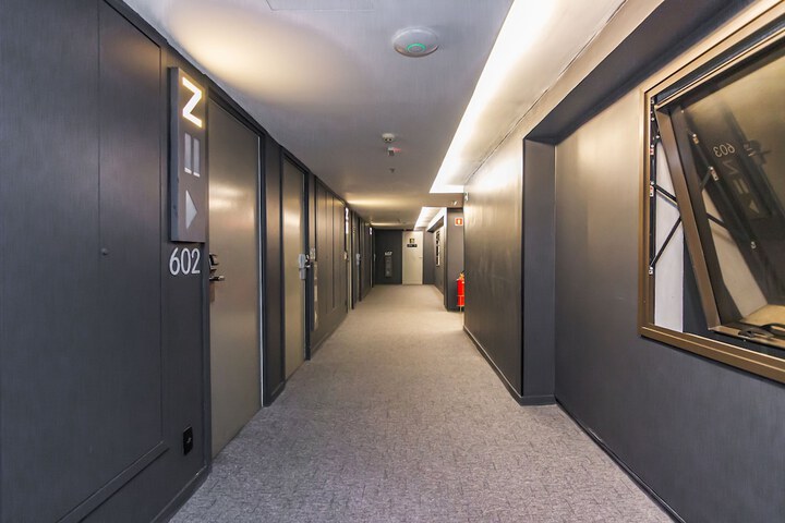 Ballroom/Hall 89 of 102