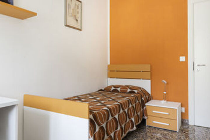 Room 420 of 871