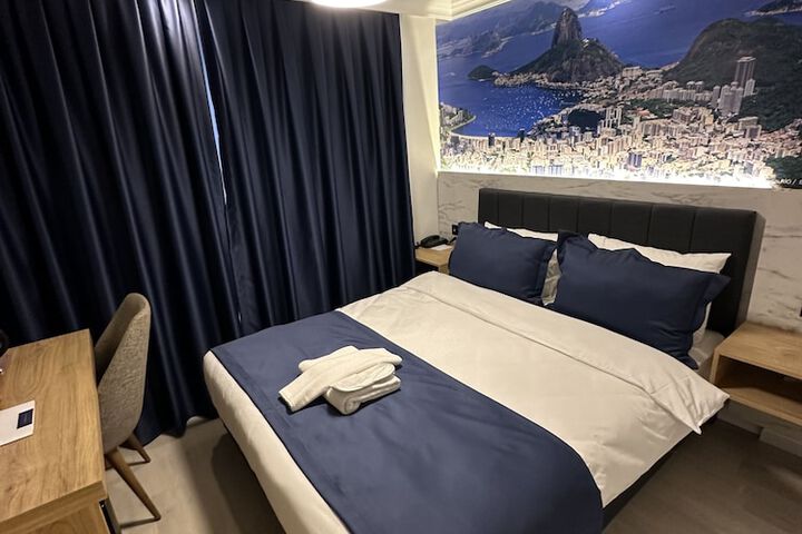 Room 16 of 42