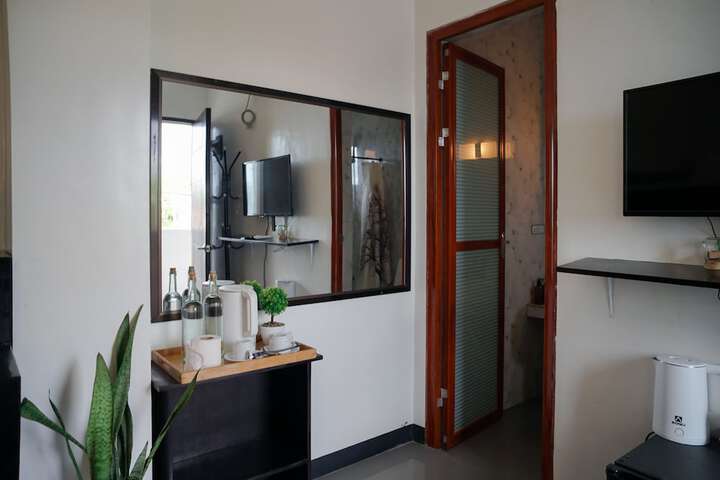 Room 35 of 143