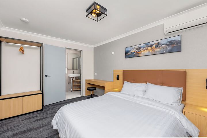 Room 21 of 47
