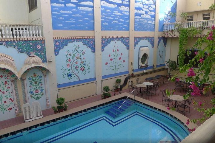 Hotel Pool