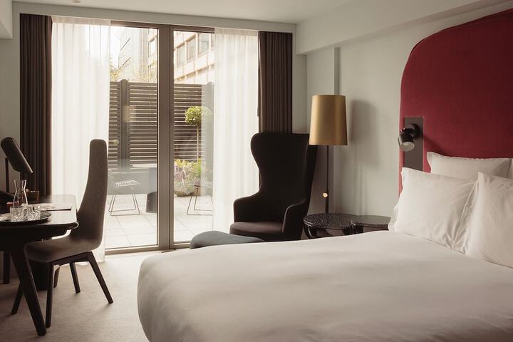 Room 44 of 233
