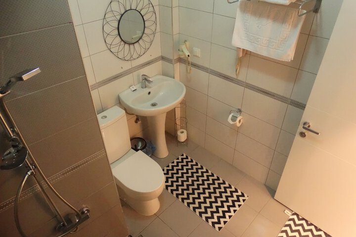 Room 8 of 15