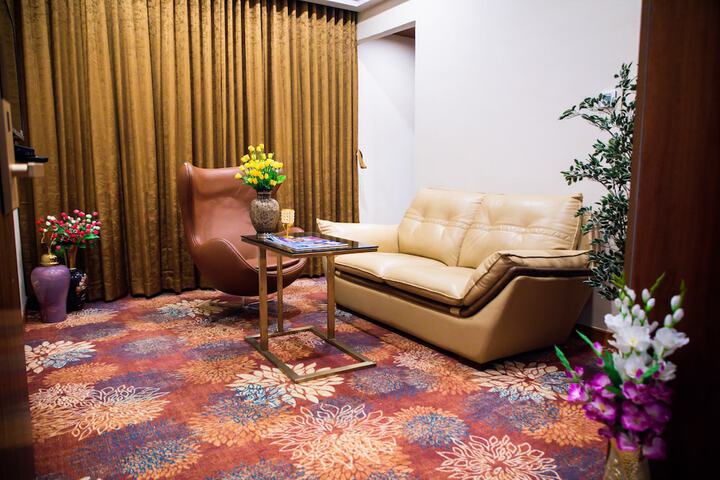 Room 5 of 33