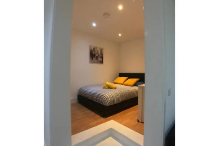Room 5 of 12