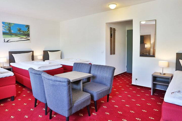 Room 15 of 33
