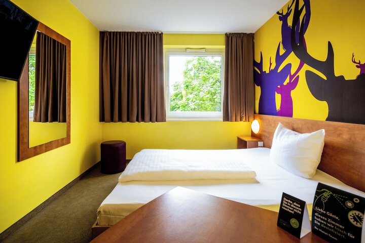 Room 15 of 118