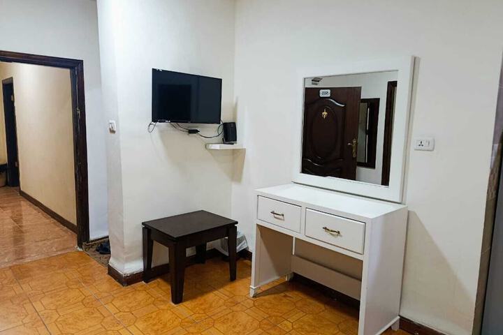 Room 32 of 41